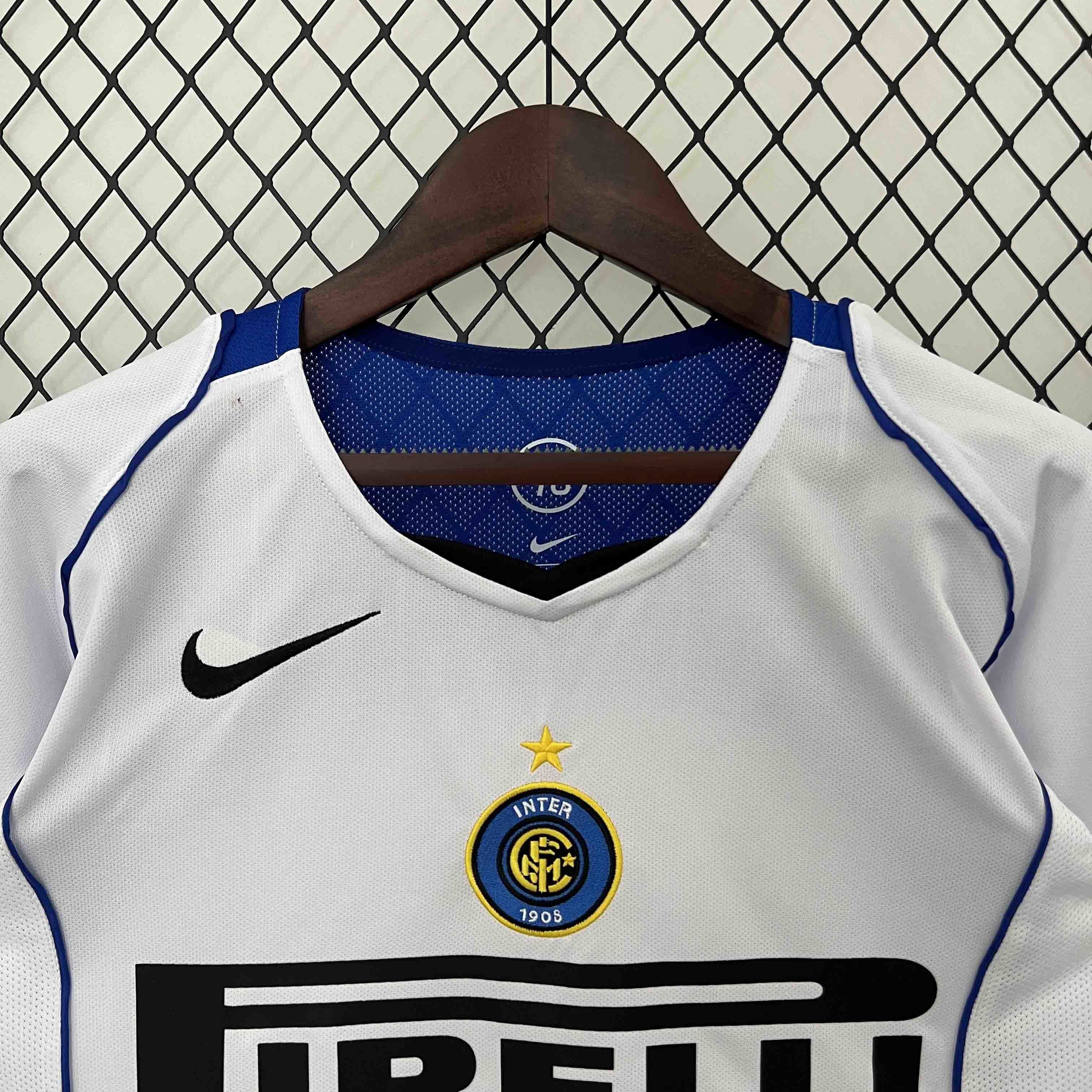 04-05 Inter Milan Away Retro Kit Soccer Uniform AAAAJerseys Dropshipping Yupoo 2