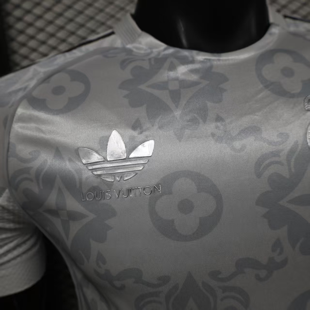 25-26 Real Madrid LV Galaxy Lights Joint Special Edition Soccer Shirt AAAAJersey Yupoo 4