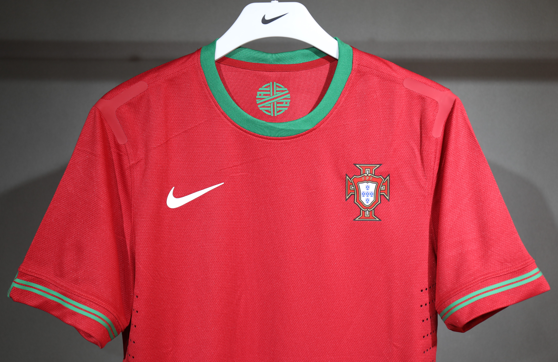 2012 Portugal Euro Cup Home Retro Kit Vintage Player Version Sino Shirt AAAAJersey Dropship Yup 1