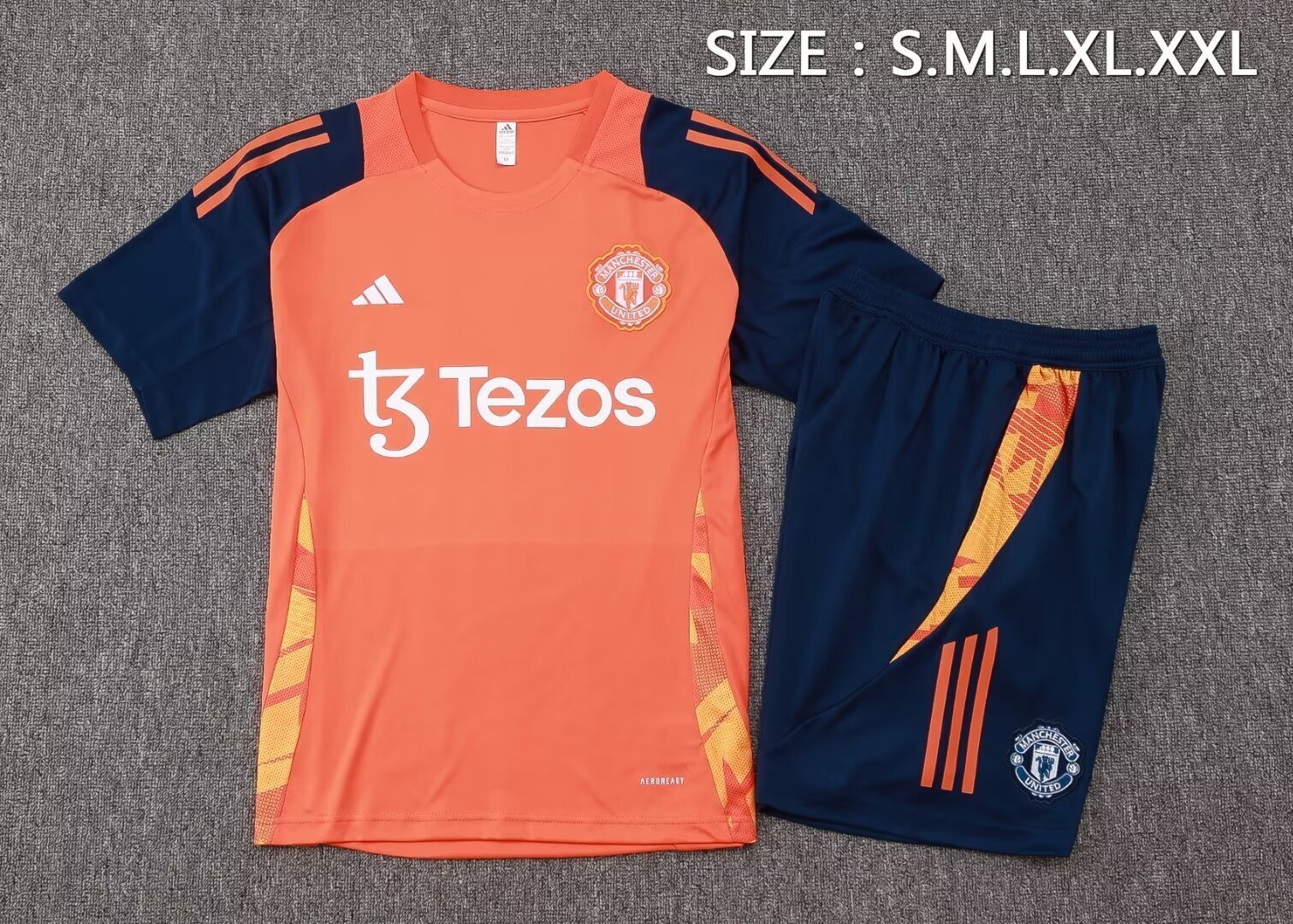 24-25 Manchester United Training Soccer Jerseys Football Shirts 1
