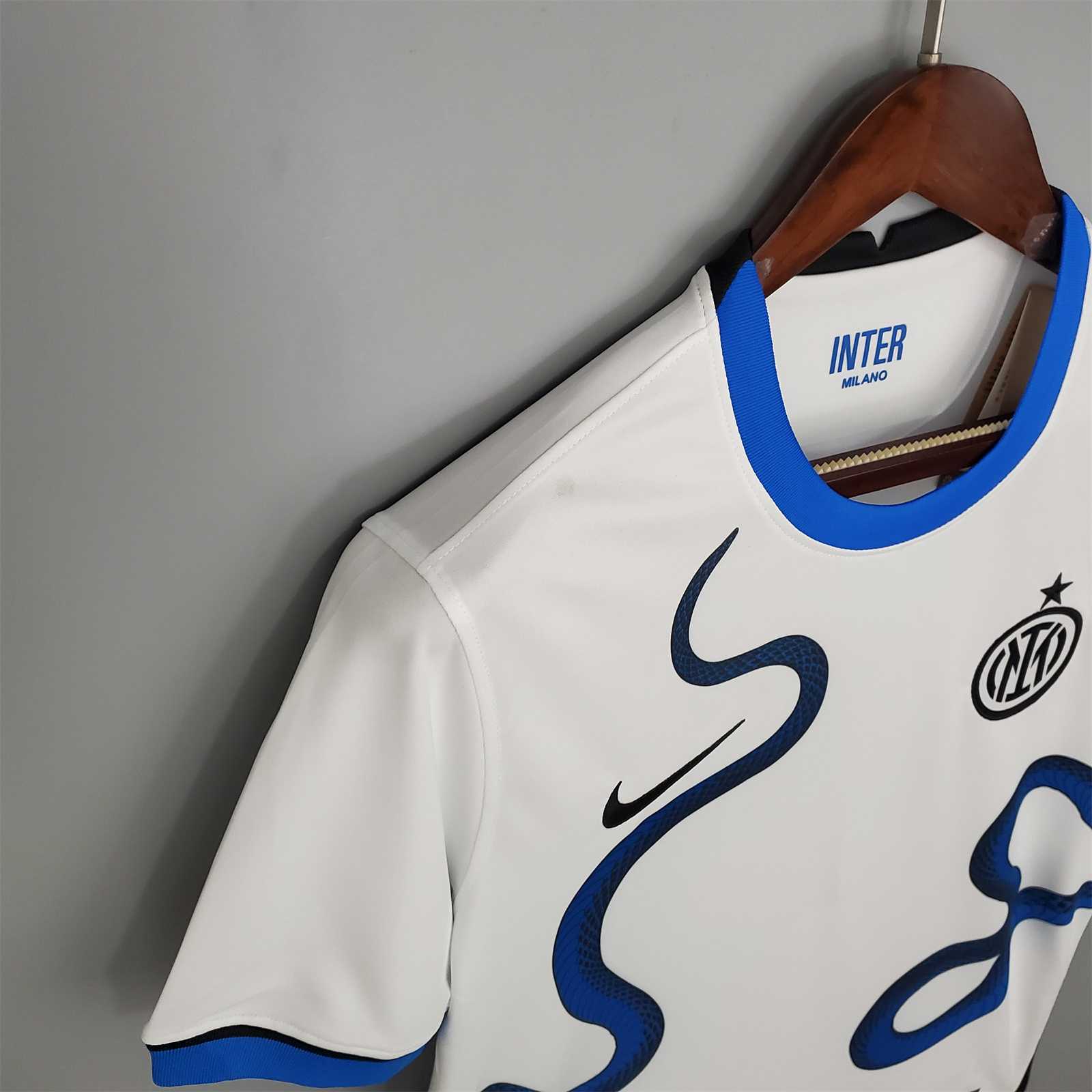 21-22 Inter Milan away 19