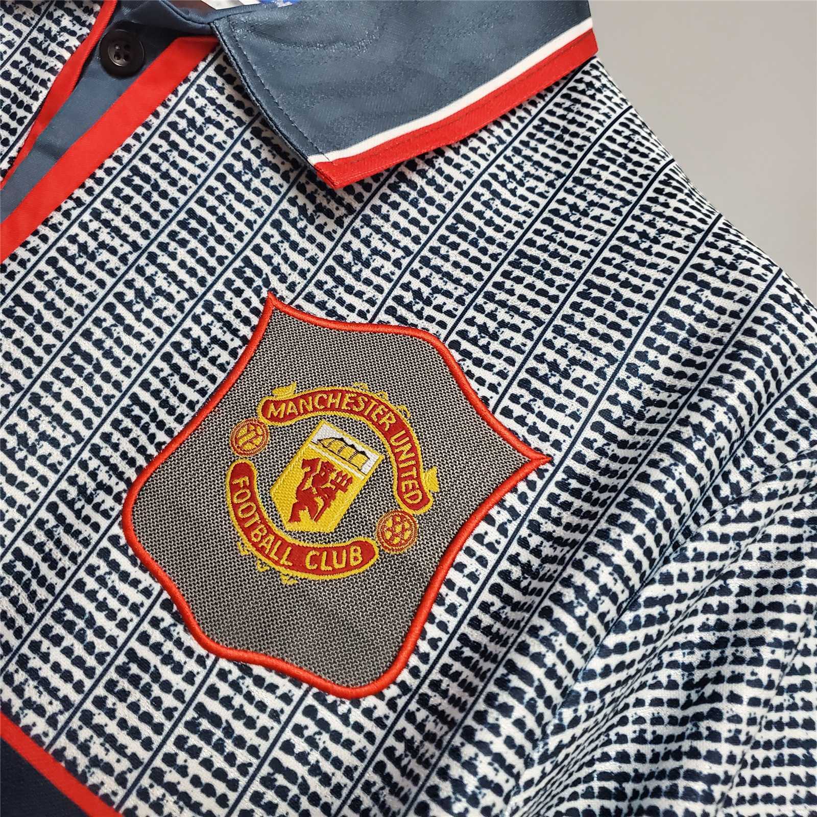 94-96 Manchester United away - 4 2
