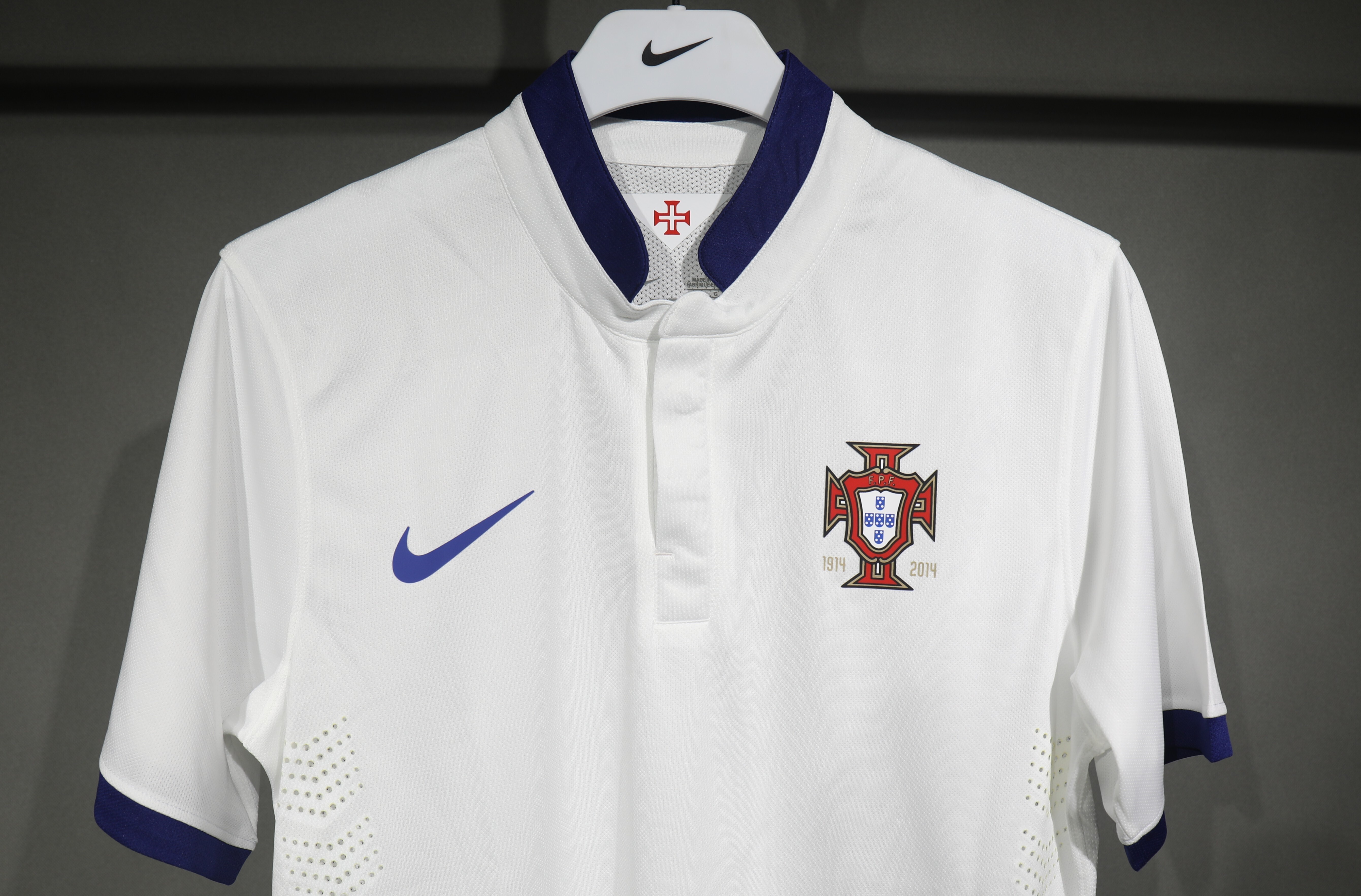 2014 Portugal Away Retro Kit Vintage Player Version Shirt Football World Cup AAAAJersey Supply 7
