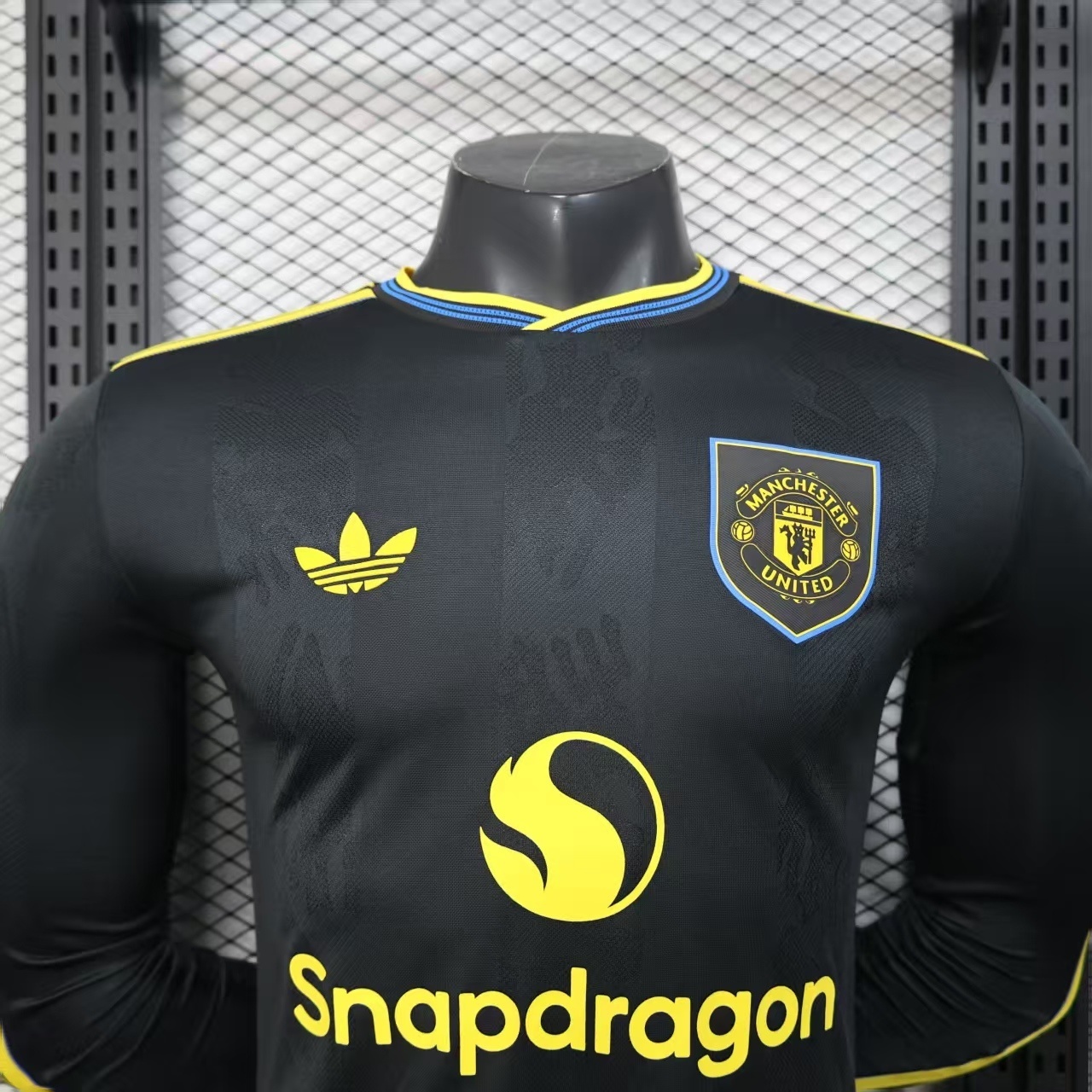 25-26 Manchester United Third Kit Player Version Long Sleeve Shirt AAAAJersey Wholesale Yupoo 1