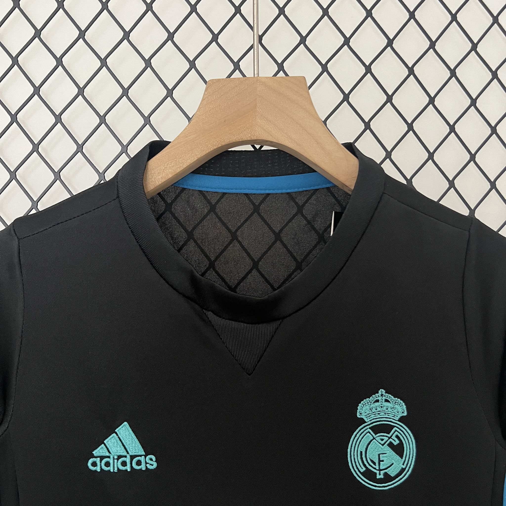 17-18 Real Madrid Away Retro Kid Kits Youth Apparels AAAAJersey Wholesale Yupoo 9
