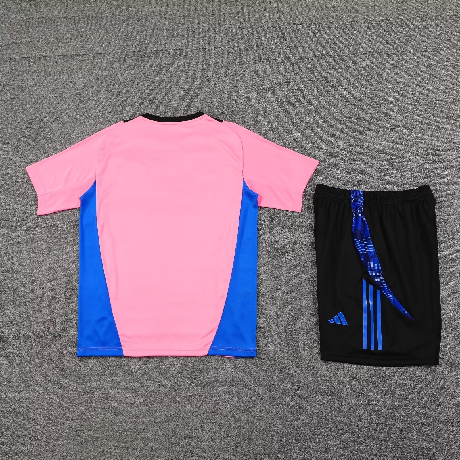 24-25 Manchester United Training Soccer Jerseys Football Shirts 1