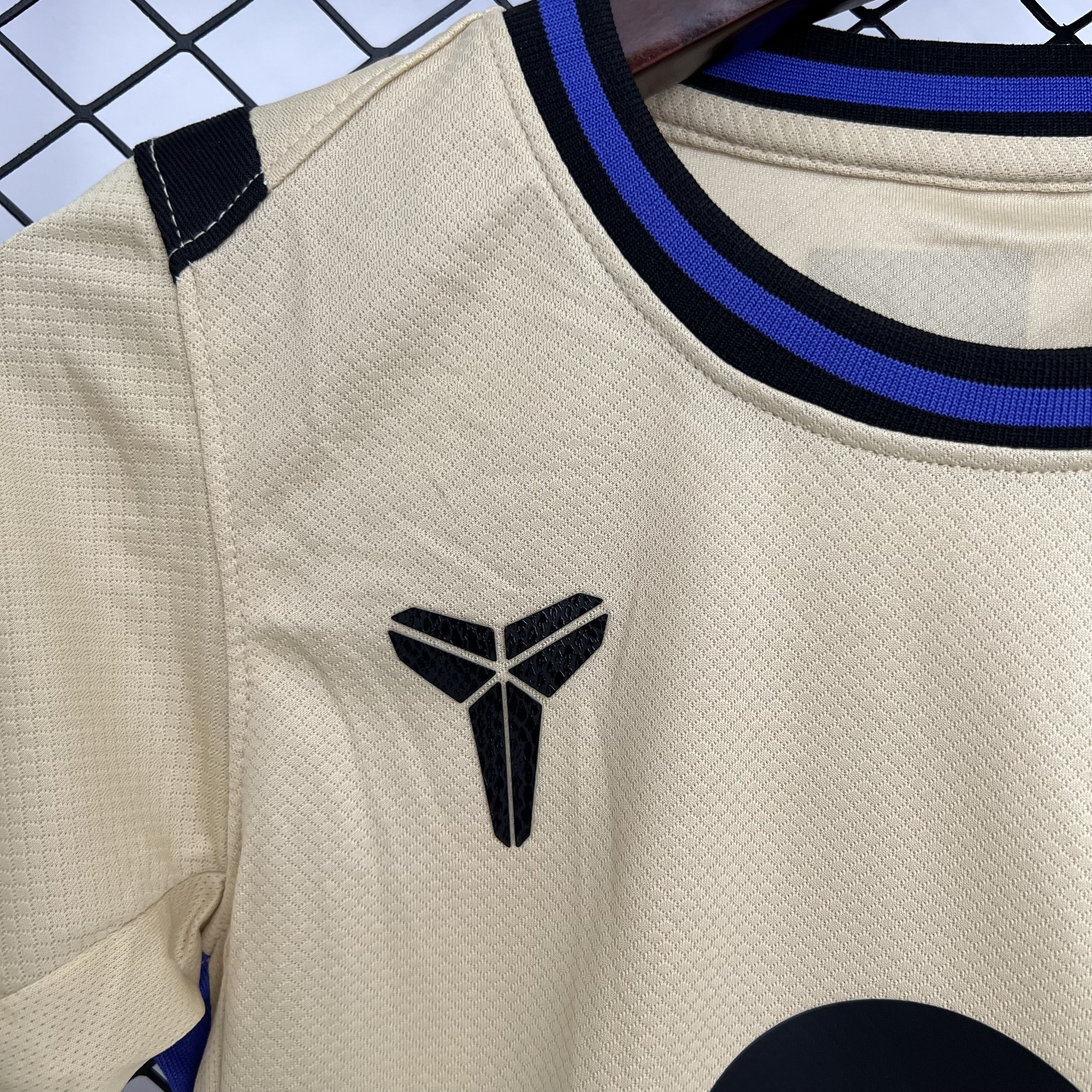 25-26 Barcelona Away Kid Kits Youth Apparels Sport AAAAJersey Supplier Yupoo 2