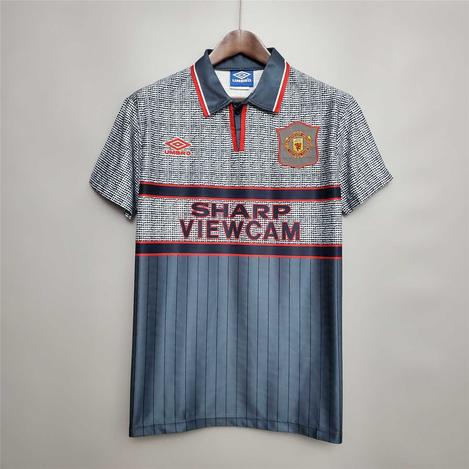 94-96 Manchester United away - 4