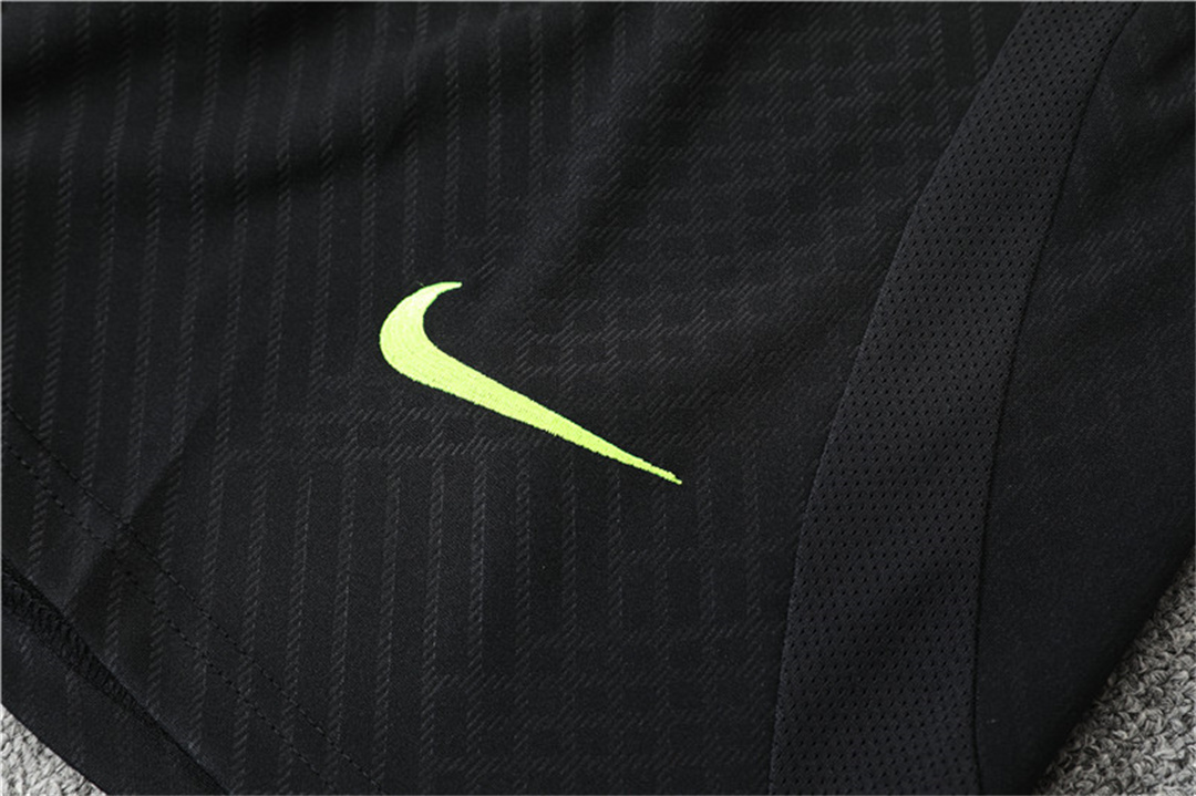 22-23 Tottenham Hotspur training kit black 15