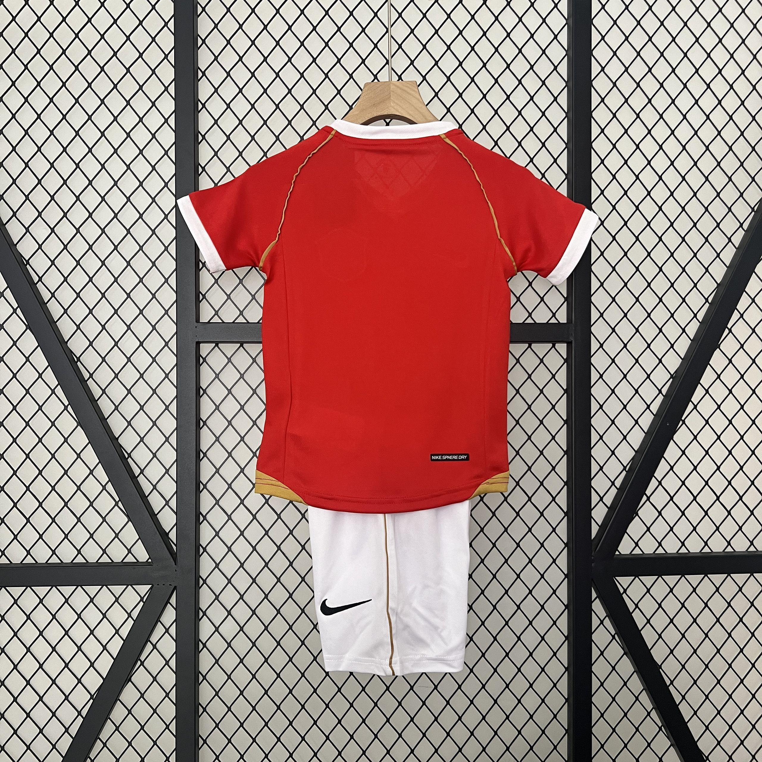 06-07 Manchester United Home Retro Kids Kits Children Sets Football AAAAJerseys Yupoo 1