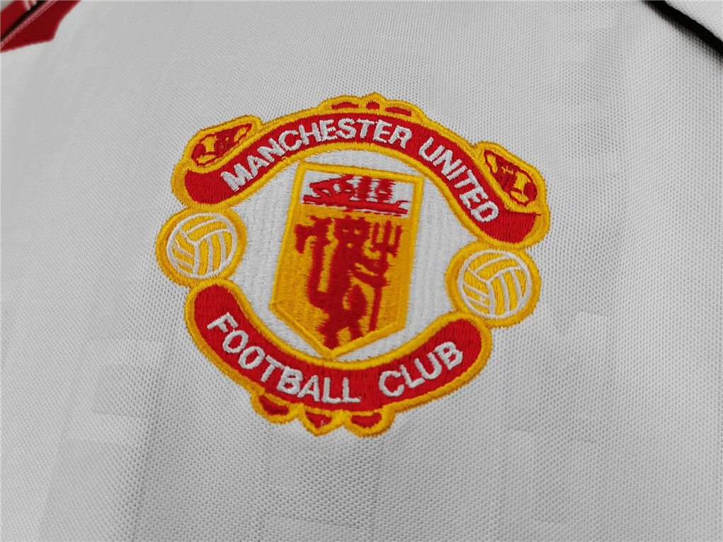 88-90 Manchester United away 1