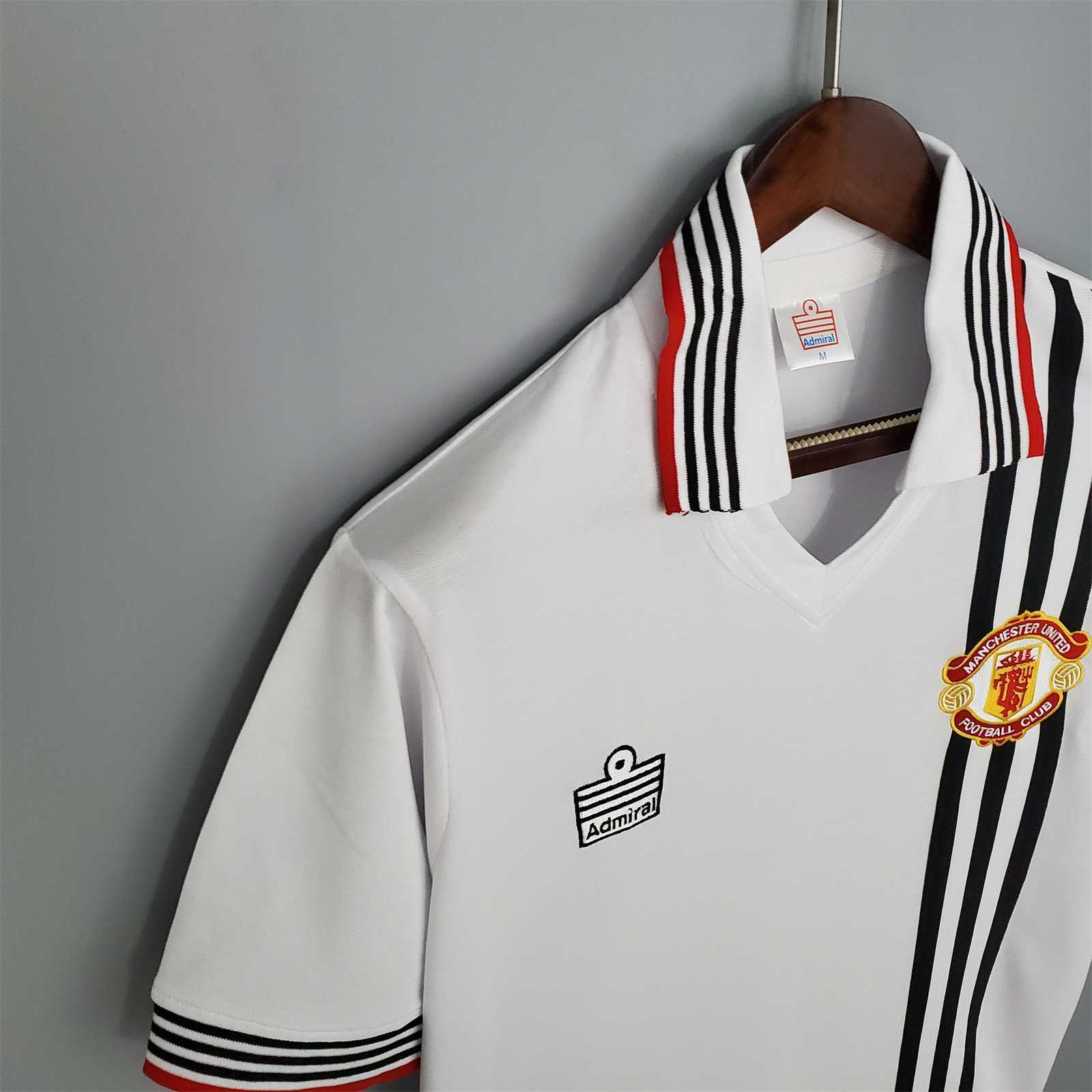 75-80 Manchester United away 3