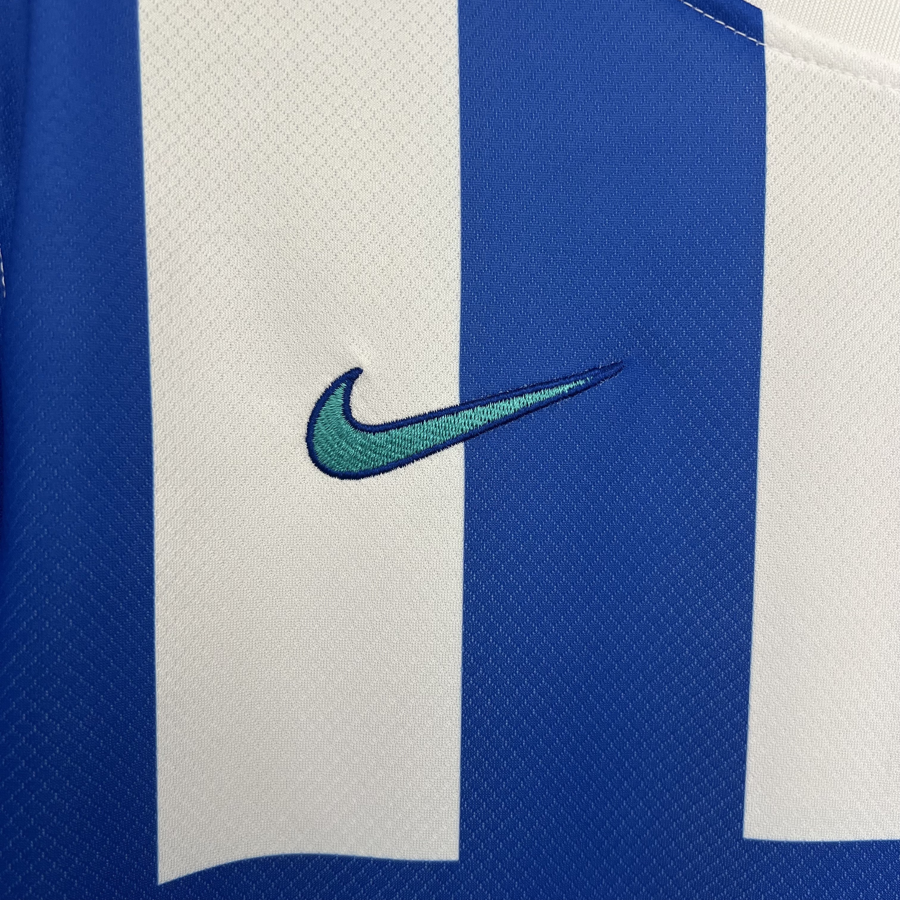 25-26 Brighton Home Kit Football Replicas AAAAJersey Supply Yupoo 2
