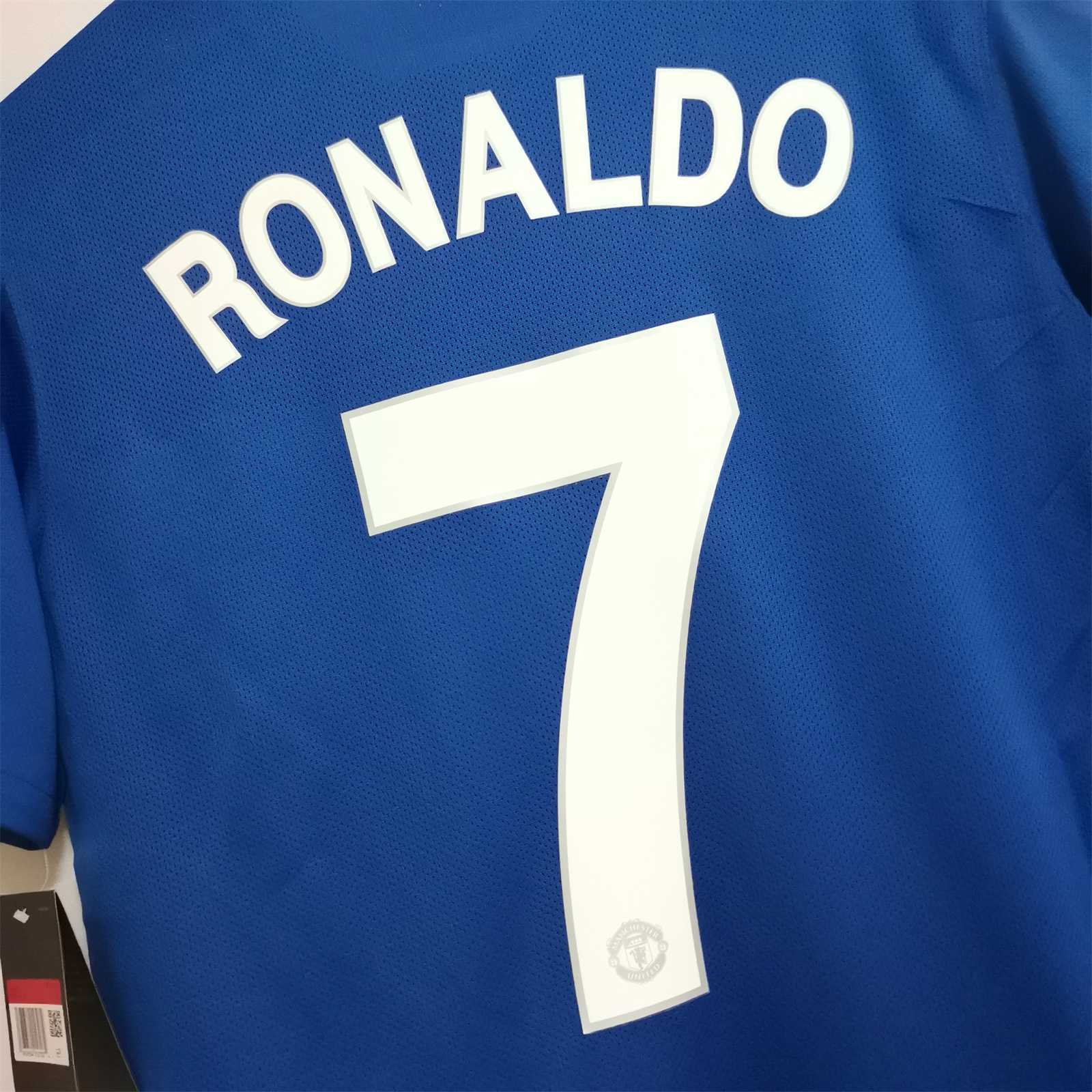 08-09 Manchester United blue away long sleeve 14