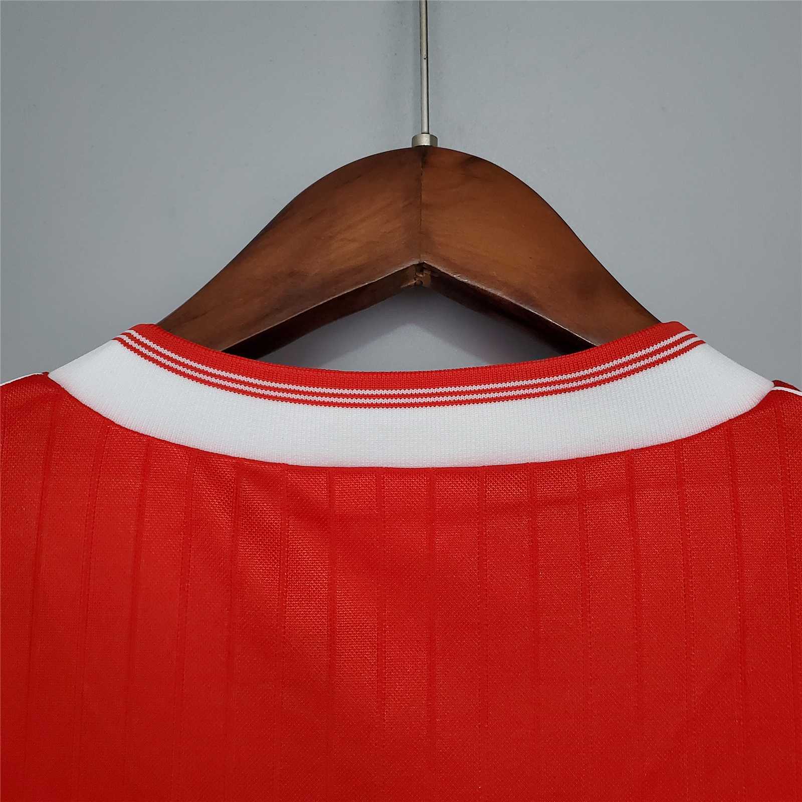 83-86 Arsenal home 4