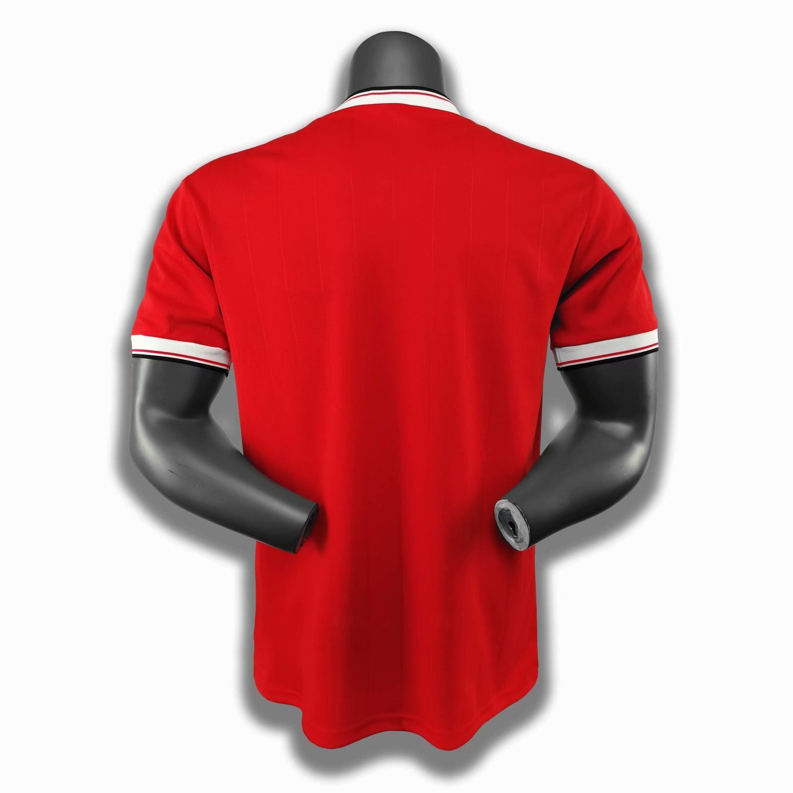 82-83 Manchester United home 8