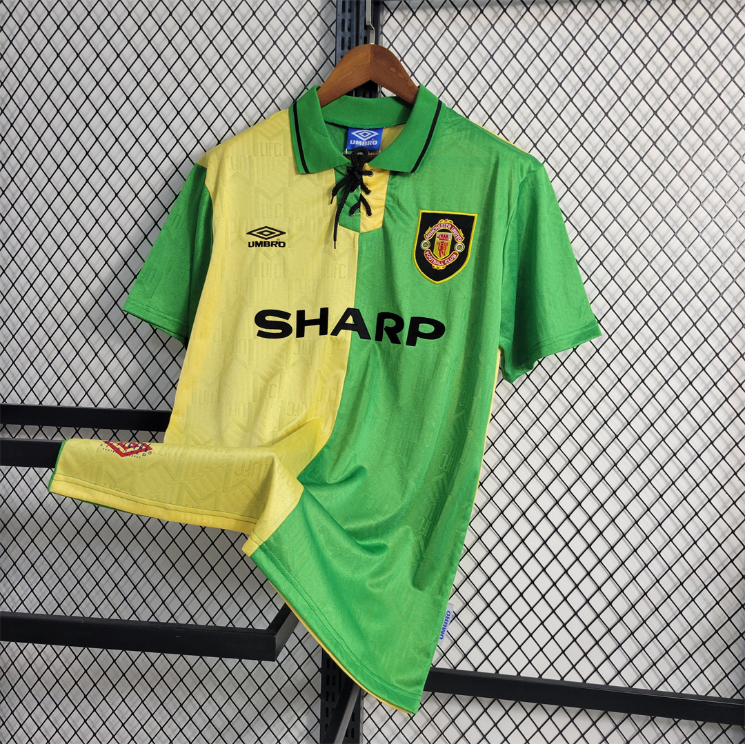 92-94 Manchester United away 8