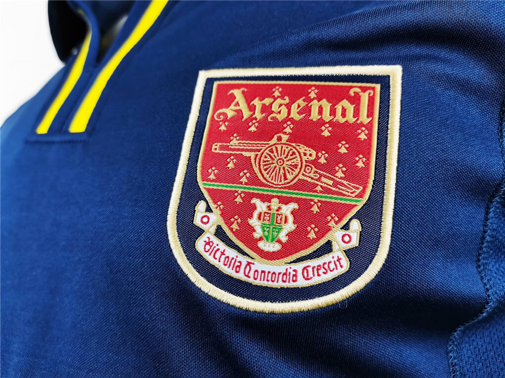 00-01 Arsenal away 5