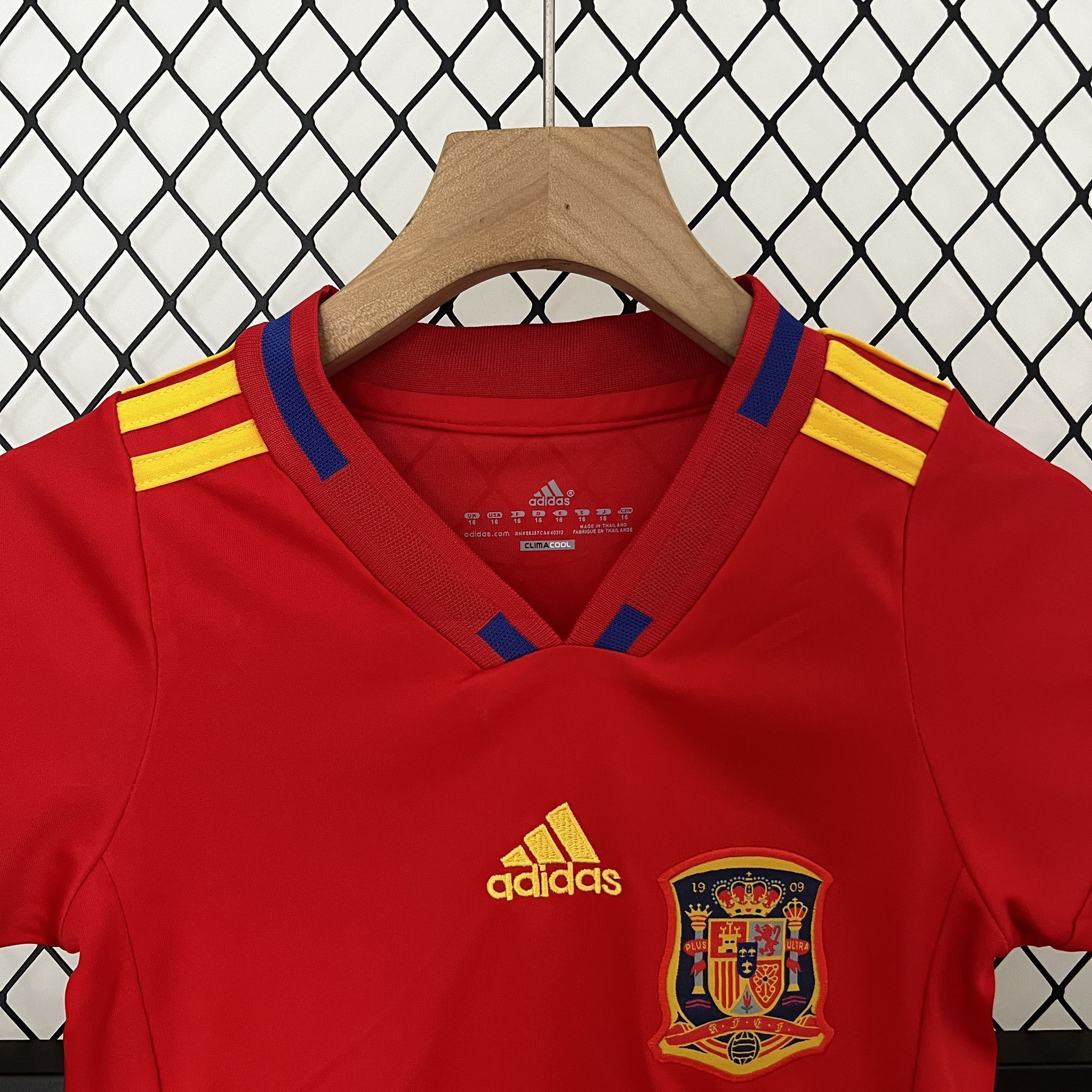 2010 Spain Home Retro Kid Kits Youth Apparels Sport AAAAJersey Yupoo 4