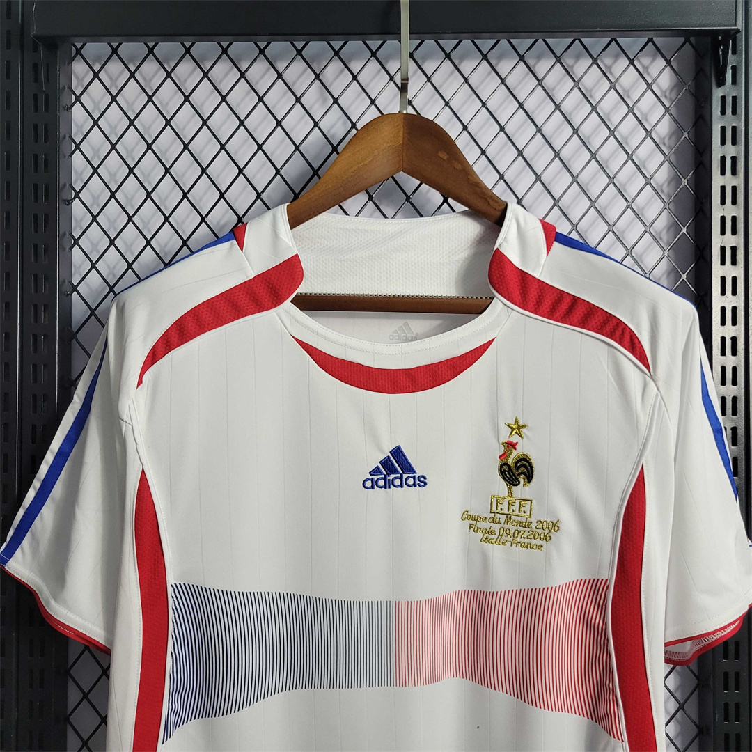 2006 France away white 12