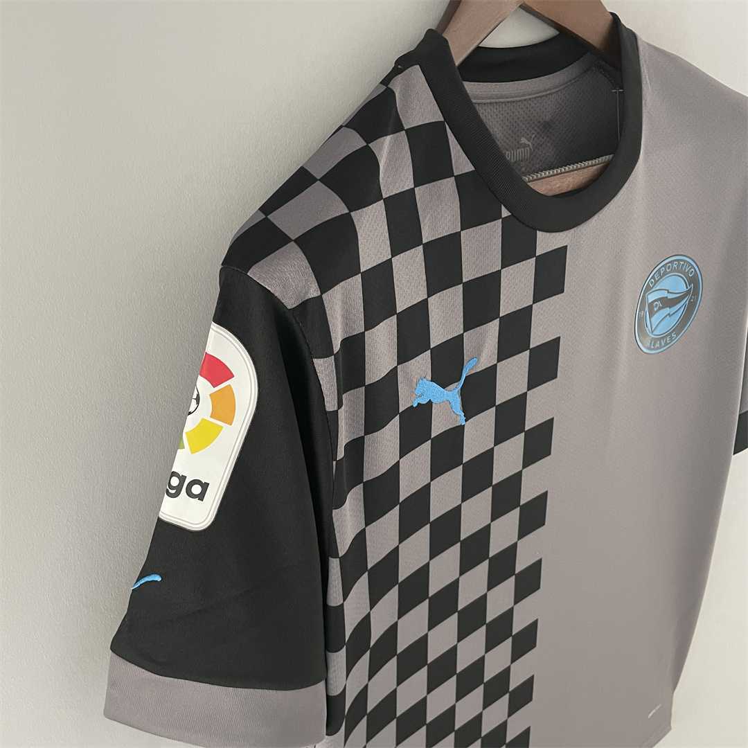 22-23 Alaves third away 10