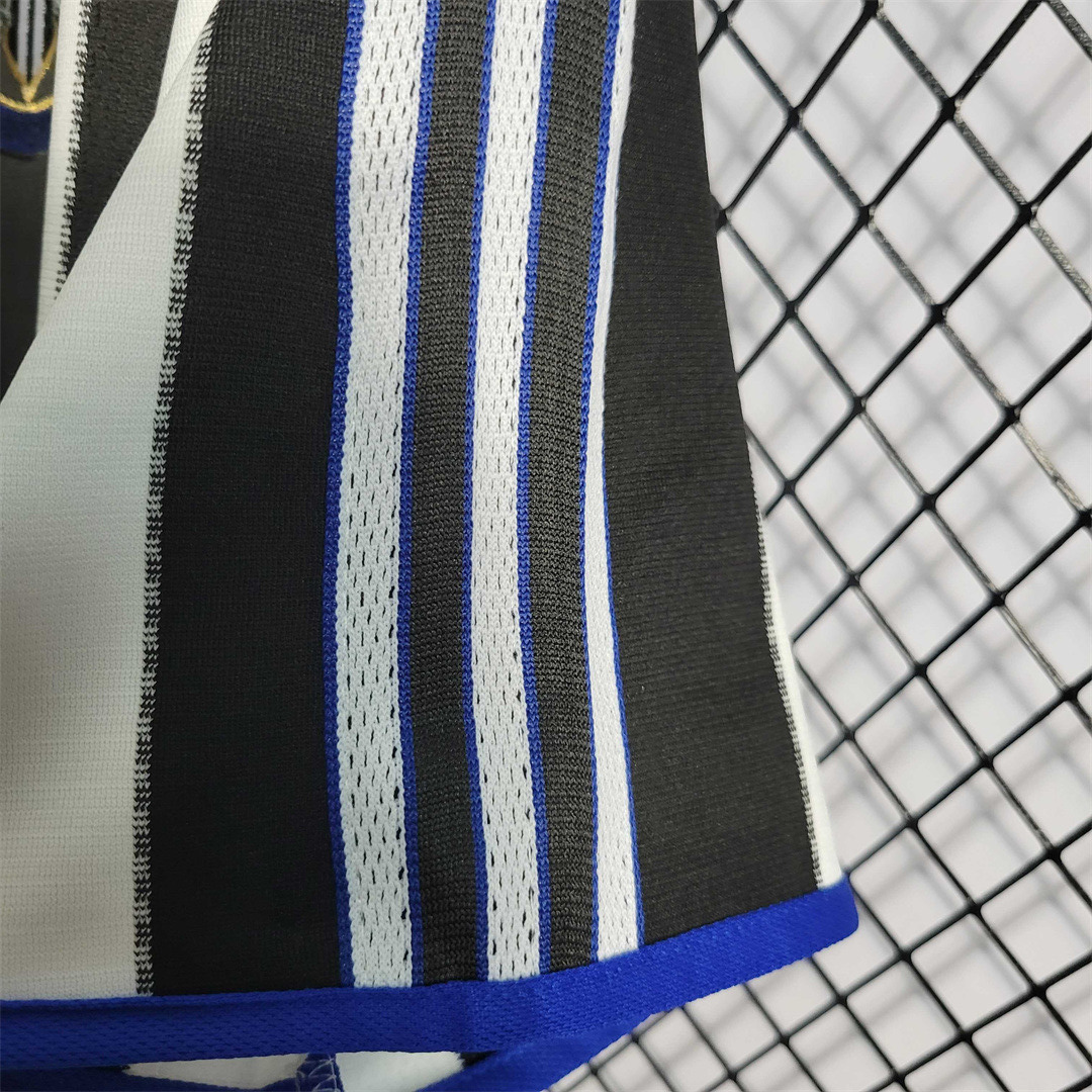 00-01 Newcastle home 7