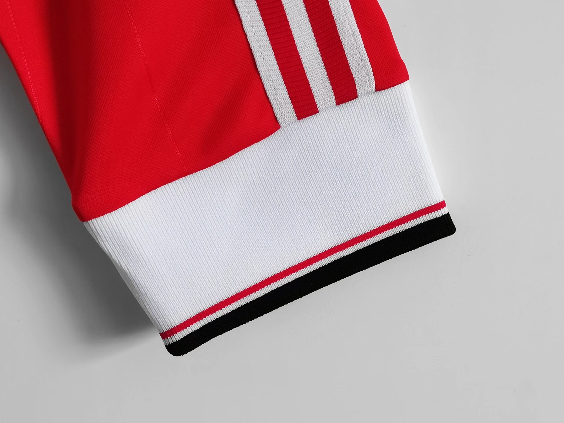 82-83 Manchester United home long sleeve 4