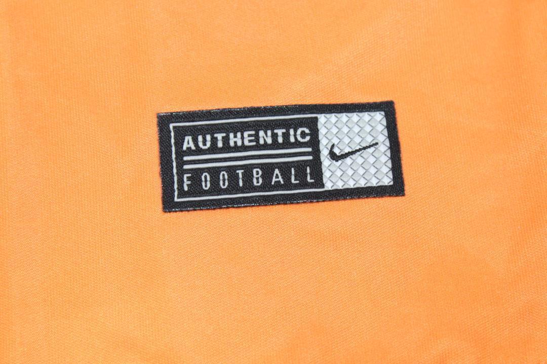22-23 Chelsea orange goalkeeper 6