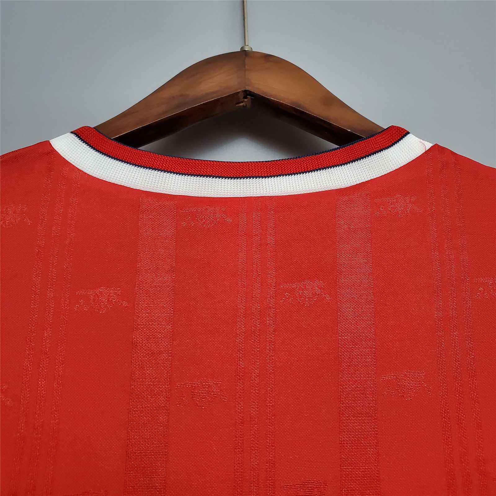88-90 Arsenal home 7