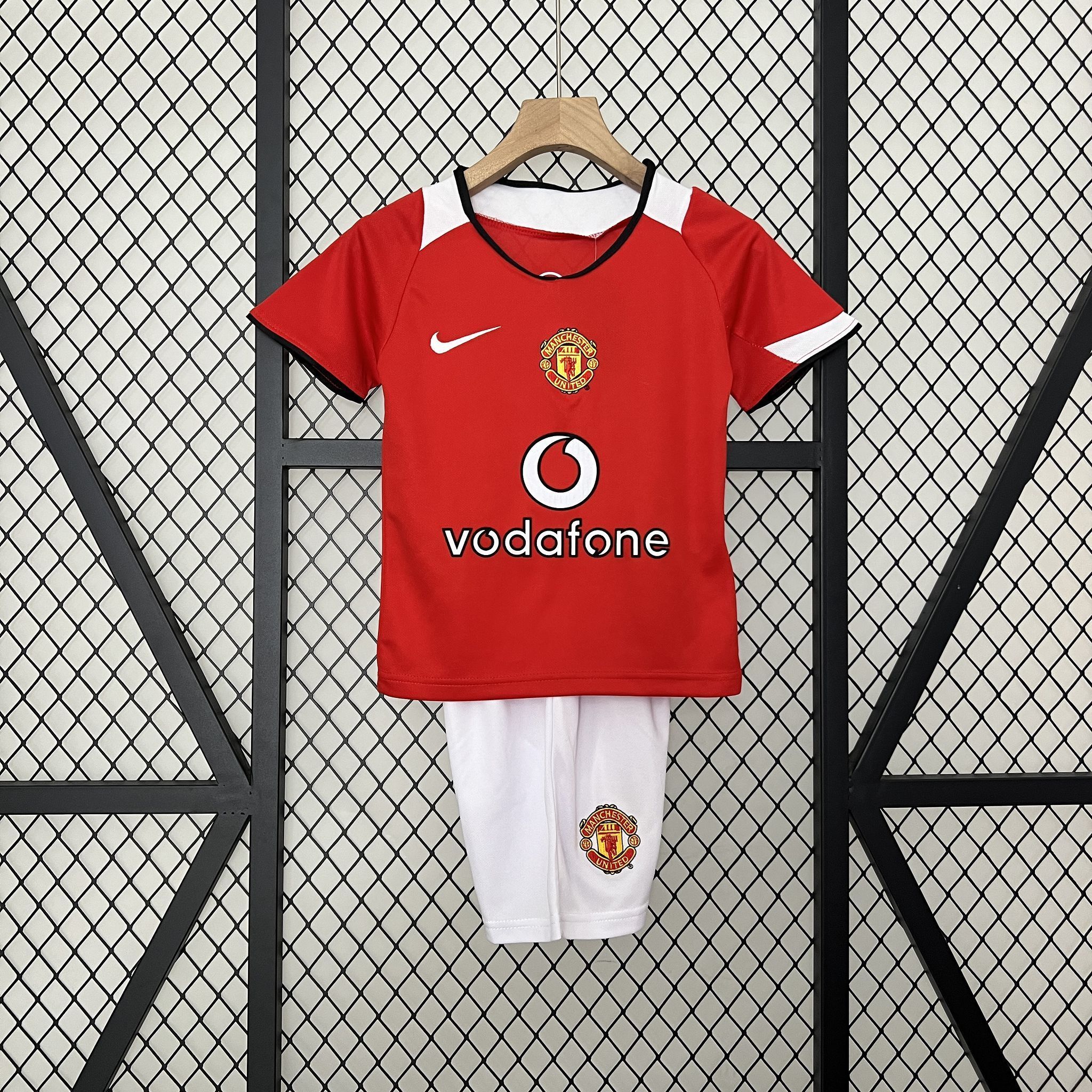 05-06 Manchester United Home Retro Kid Kits Youth Apparels AAAAJersey Wholesale Yupoo