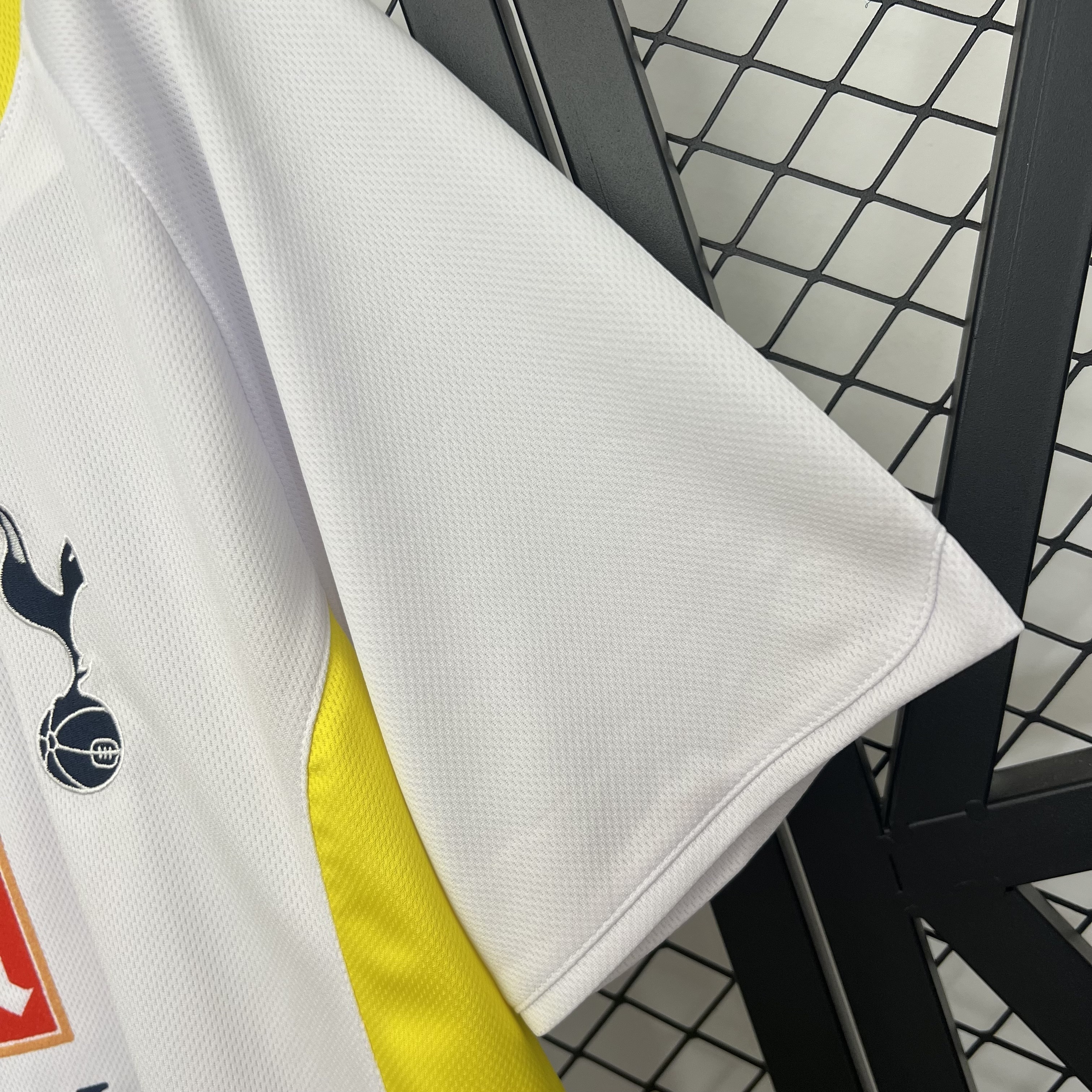 09-10 Tottenham HotSpur Home Retro Kit Vintage Cheap Shirt AAAAJersey Wholesale Yupoo 2
