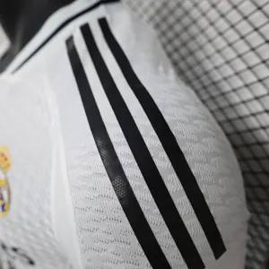 24-25 Real Madrid Home Kit Player Version Shirt With All Kind of Badges Soccer AAAAJerseys Yupo 17