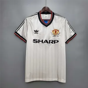 82-83 Manchester United away