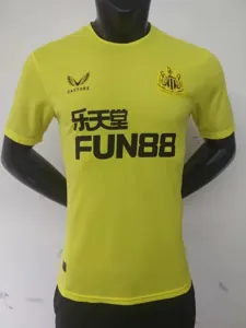 22-23 Newcastle goalkeeper yellow player version