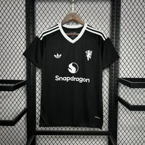 24-25 Manchester United Black Goalkeeper Kit AAAAJersey Supplier Yupoo