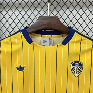 25-26Leeds United Casual Retro Style Football Shirt Apparels AAAAJersey Wholesale Yupoo 3