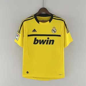 11-12 Real Madrid goalkeeper yellow