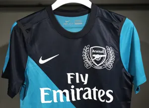 11-12 Arsenal Away Retro Kit Vintage Player Version Sino Shirt AAAAJersey Supply Yupoo 2