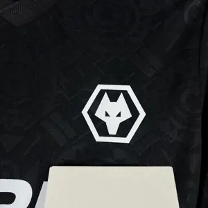 25-26 Wolves Goalkeeper Kit Black Shirt Football Apparels AAAAJersey Supply Yupoo 2