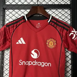25-26 Manchester United Home Kid Kits Youth Apparels AAAAJersey Supply Yupoo 1